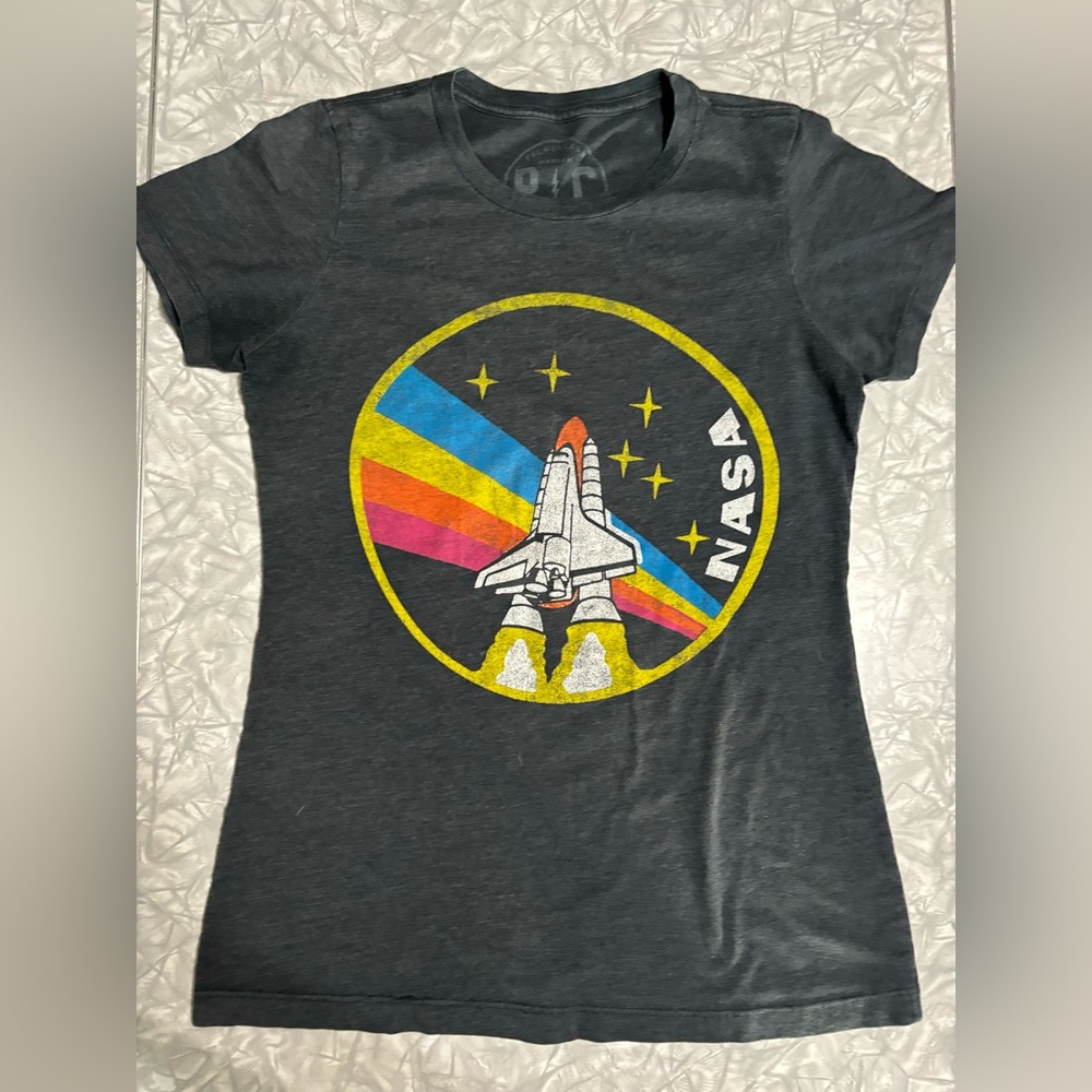 Palmer Cash women’s medium NASA rocket gray t-shirt